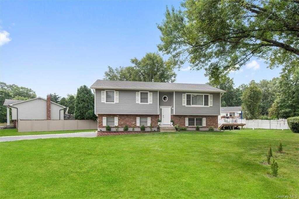 Melanie Ct, Valley Cottage, NY 10989