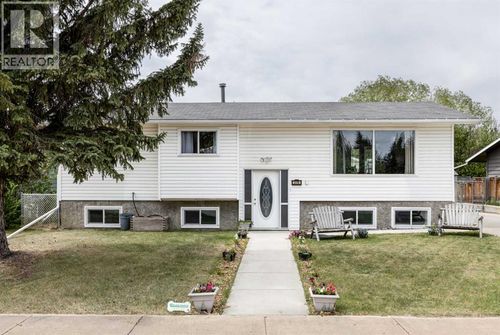 3519 51a Avenue, Innisfail, AB, T4G1H4 | Card Image