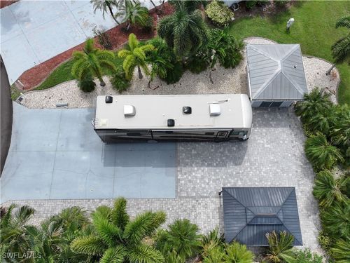 10095 Parkwood Dr, FORT MYERS, FL, 33905 | Card Image