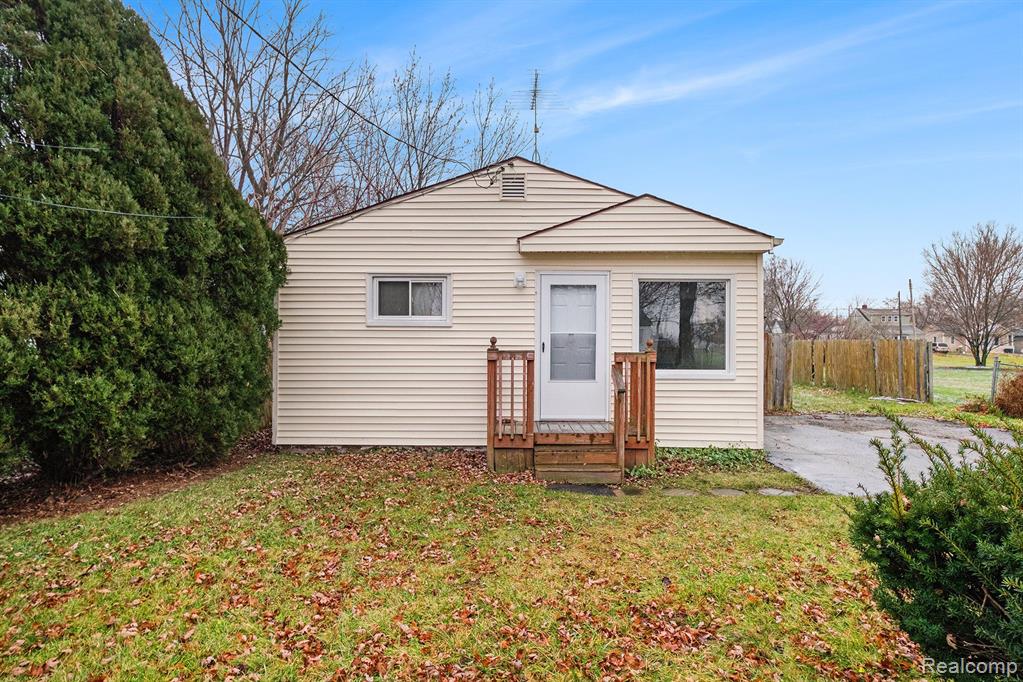 1509 Vermilya Avenue, For Sale in Flint Zoocasa