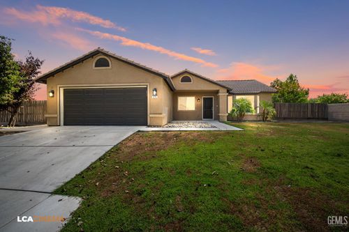 372 Tavertine Ct, Delano, CA, 93215-4124 | Card Image