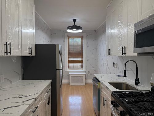 a4-12 Hamilton Pl, Hempstead, NY, 11550-6212 | Card Image