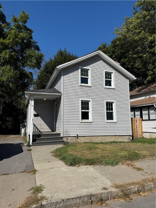 9 Straub St, Rochester, NY, 14613-1918 | Card Image