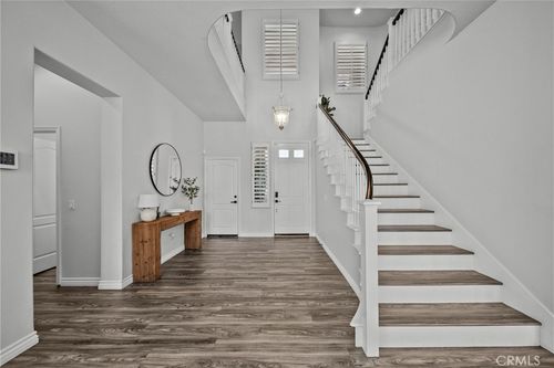 28251 Infinity Cir, Santa Clarita, CA, 91390-5230 | Card Image