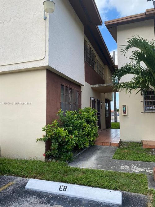 e8-10 Sw 108th Ave, Miami, FL, 33174-1461 | Card Image