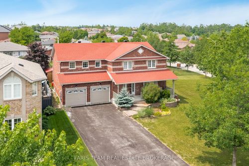 27 Capilano Crt, Barrie, ON, L4M7E6 | Card Image
