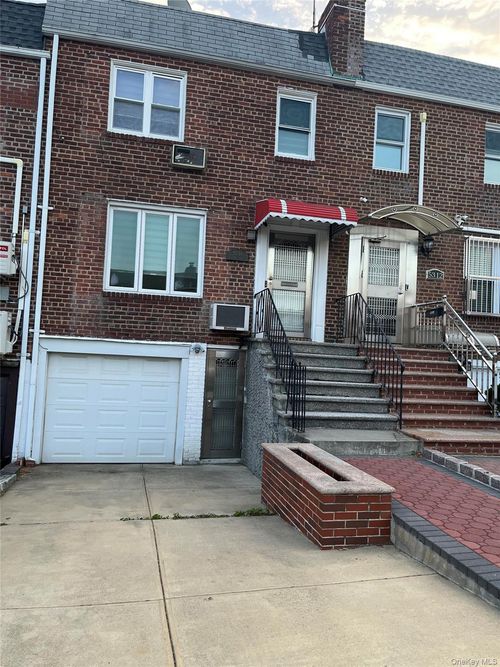 5314 194th St, Fresh Meadows, NY, 11365-1241 | Card Image