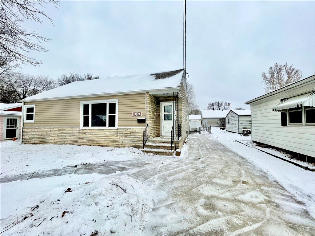 Lyon St, Des Moines, IA 50317