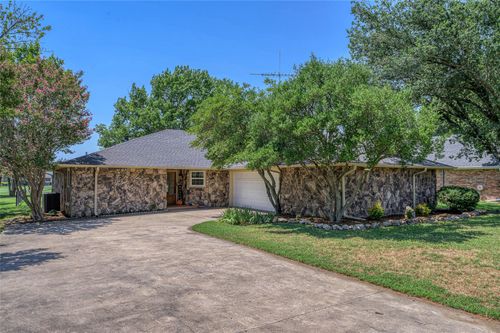310 Navajo Trl, Gainesville, TX, 76240-9422 | Card Image