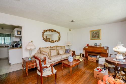 5879 Belneath St, Houston, TX, 77033-2229 | Card Image