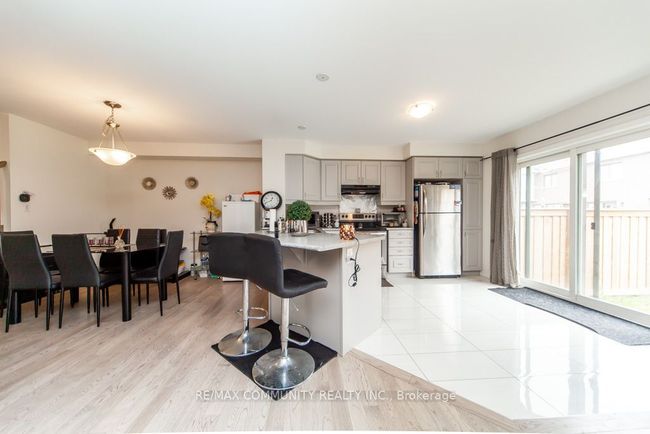 6 Westfield Dr, House attached with 3 bedrooms, 3 bathrooms and 1 parking in Whitby ON | Image 16