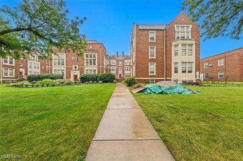 apt-5-15610 Van Aken Blvd, Shaker Heights, OH, 44120-5392 | Card Image