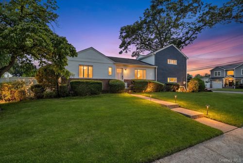 1980 Cameron Ave, Merrick, NY, 11566-2101 | Card Image
