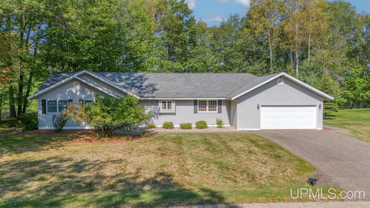 Dalmar Dr, Kingsford, MI 49802