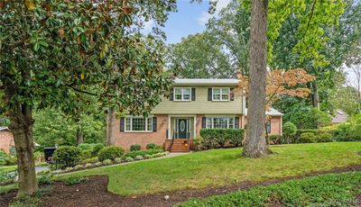 View of front facade with a front yard | Image 3