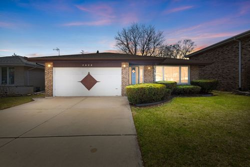 6743 W 89th Pl, Oak Lawn, IL, 60453-1027 | Card Image