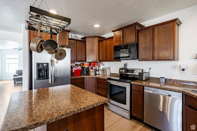 4043 E Oakland Hills Dr, Townhouse with 4 bedrooms, 4 bathrooms and 2 parking in Eagle Mountain UT | Image 6