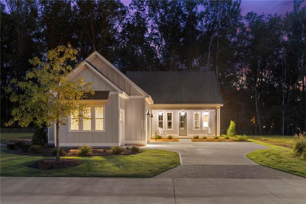 Golden Eagle Ln, Opelika, AL 36801