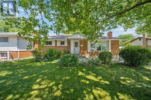 190 Indian Road, Sarnia, ON, N7T3W2 | Card Image