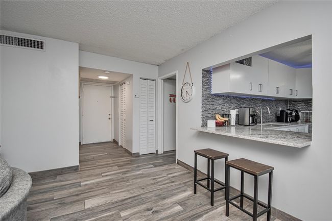 APT-207 - 9410 Tangerine Pl, Condo with 2 bedrooms, 2 bathrooms and null parking in Davie FL | Image 8