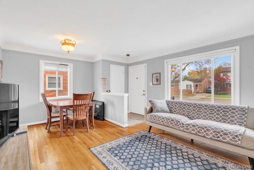 28925 Boston St, Saint Clair Shores, MI, 48081-1027 | Card Image