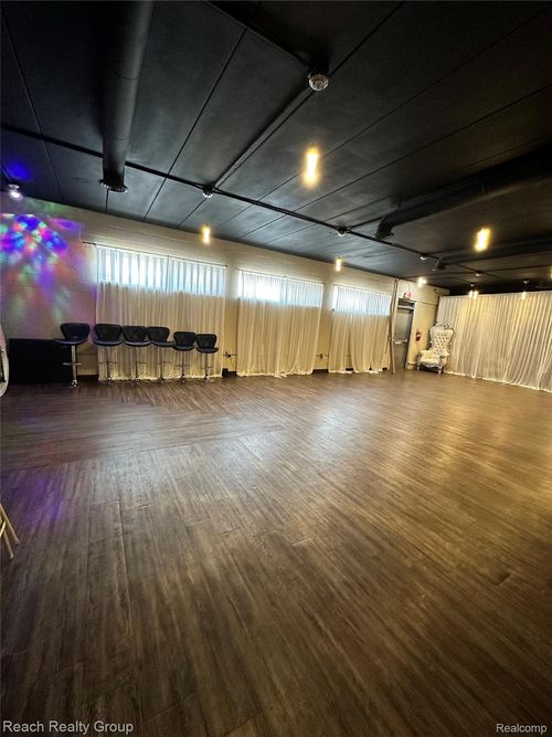 21562 Schoolcraft, Detroit, MI, 48223-2645 | Card Image