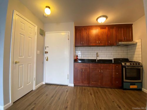 apt-2r-6122 168th St, Fresh Meadows, NY, 11365-1966 | Card Image