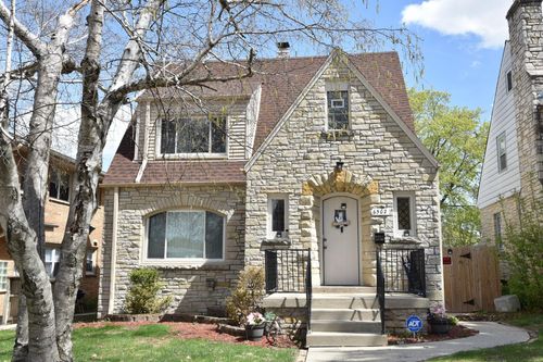 6502 W Medford Ave, Milwaukee, WI, 53218-4837 | Card Image