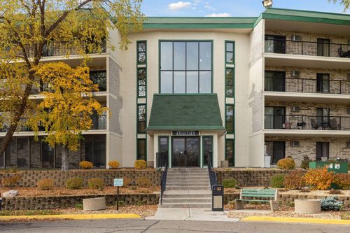 apt-206-10501 Cedar Lake Rd, Minnetonka, MN, 55305-3300 | Card Image
