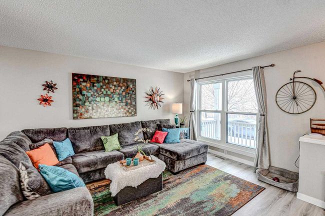 93 Prestwick Rise Se, Home with 3 bedrooms, 1 bathrooms and 2 parking in Calgary AB | Image 8