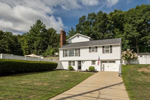 85 Farm St, Wakefield, MA, 01880-3549 | Card Image