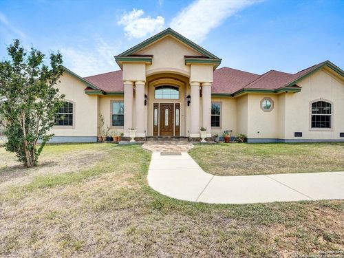 427 4th St, Floresville, TX, 78114-1625 | Card Image