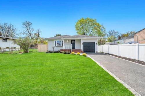 130 Farner Ave, Selden, NY, 11784-1938 | Card Image