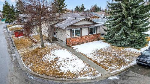 584 Woodhill Pl Sw, Calgary, AB, T2W3L5 | Card Image