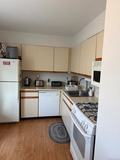 5-5 Dogwood Ct, Selden, NY, 11784-3920 | Card Image