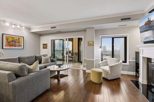 1307-1235 Yale Pl, Minneapolis, MN, 55403-1947 | Card Image