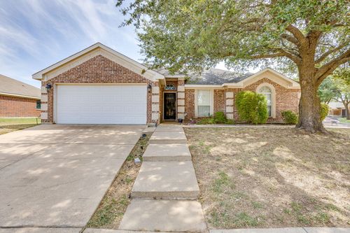 400 Bretts Way, Burleson, TX, 76028-5666 | Card Image