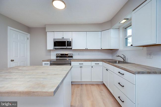 112 W Jackson St, Townhouse with 3 bedrooms, 1 bathrooms and null parking in FLEETWOOD PA | Image 7