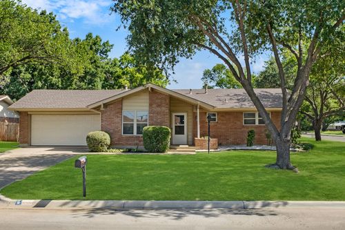 1300 Amherst Dr, Denton, TX, 76201-1704 | Card Image