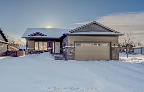 69 William St W, Harriston, ON, N0G1Z0 | Card Image