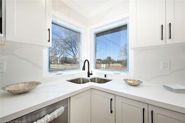 812 10 Th Ave, House other with 5 bedrooms, 2 bathrooms and 5 parking in Hamilton ON | Image 7