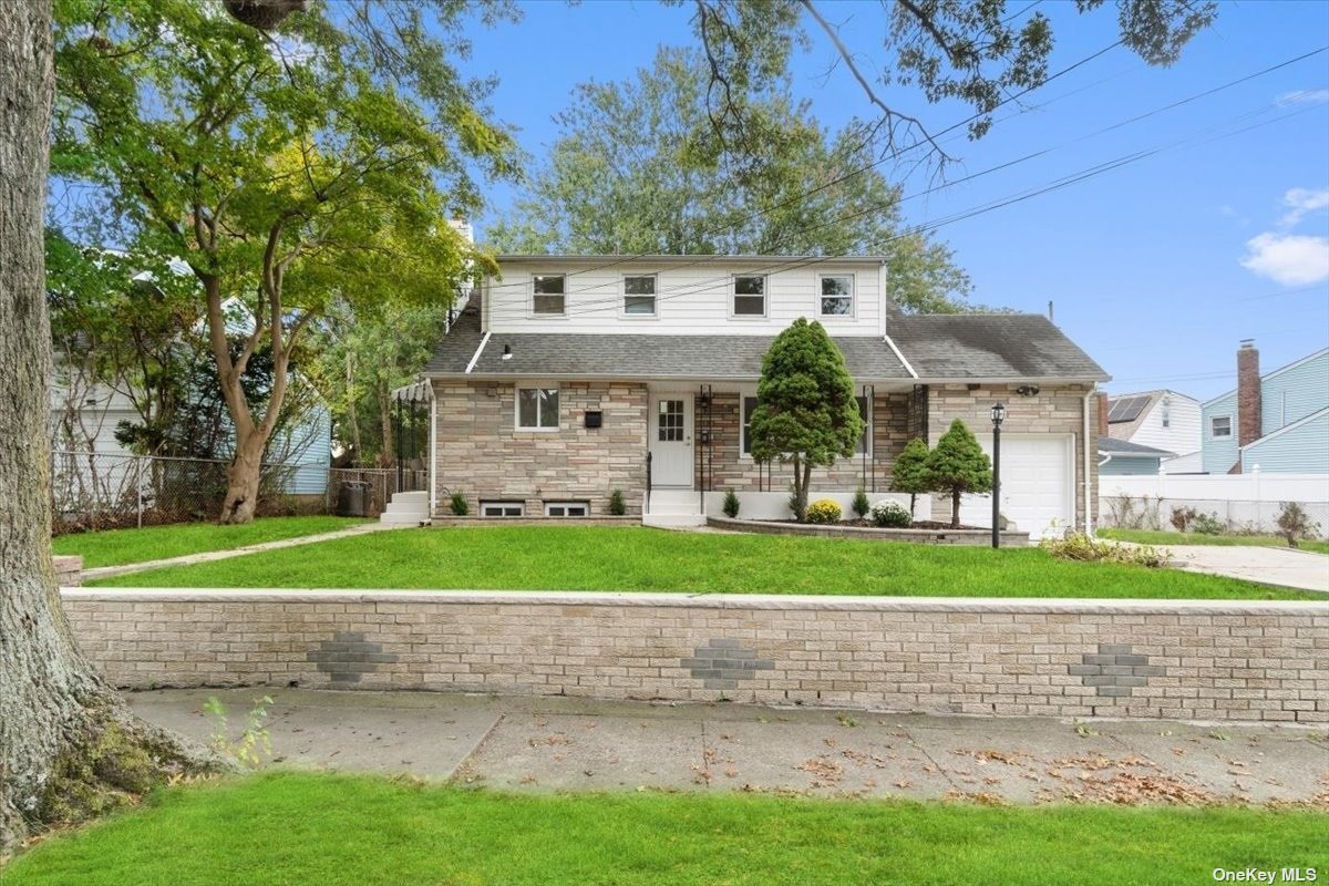 Maple Dr, Amityville, NY 11701