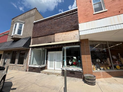219 S Main St, Farmer City, IL, 61842-1455 | Card Image