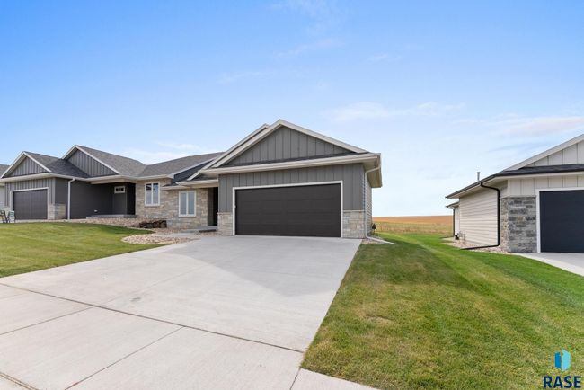 513 N Wildcat Dr, Townhouse with 3 bedrooms, 3 bathrooms and null parking in Sioux Falls SD | Image 4