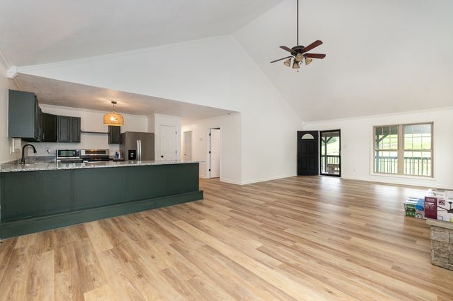 1562 Mooresville Pike, House other with 3 bedrooms, 2 bathrooms and null parking in Columbia TN | Image 5