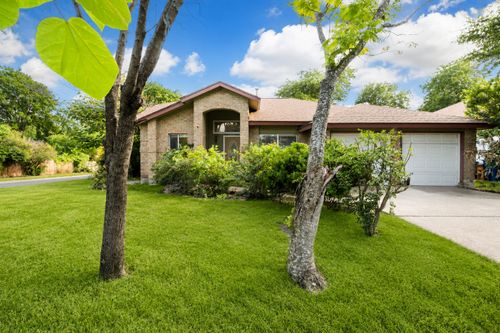 5611 Meadow Crst, Austin, TX, 78744-4047 | Card Image