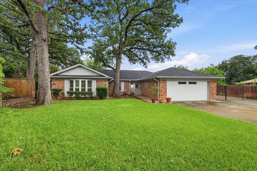 2604 Meadow Pl, Bedford, TX, 76021-4912 | Card Image