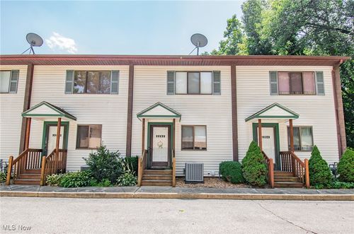 31-2262 Pine Top Ct, Coventry Township, OH, 44319-1357 | Card Image