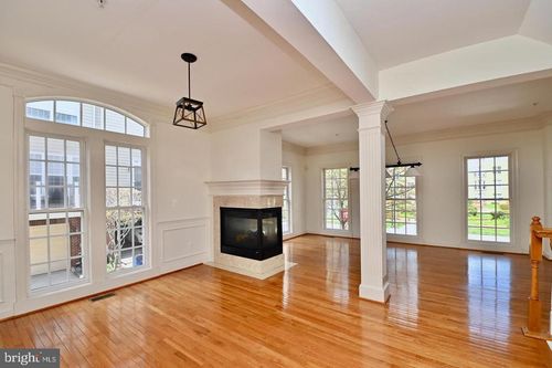 7980 Vigne Ct, VIENNA, VA, 22182-4052 | Card Image
