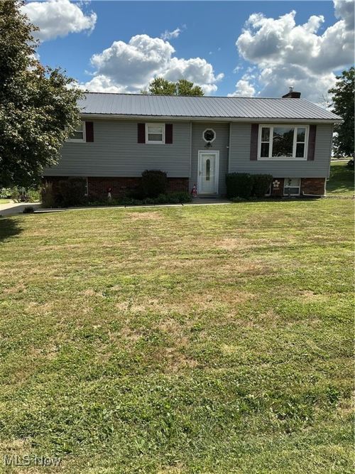 980 Locust Lake Cir, Zanesville, OH, 43701-9185 | Card Image